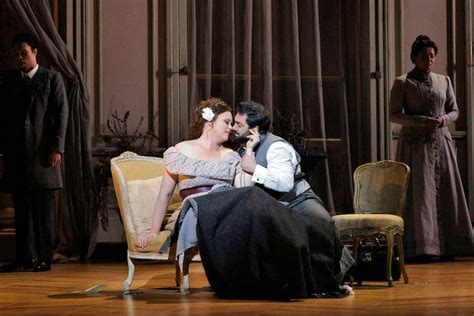  La Traviata - En berättelse om kärlek, uppoffring och den ständiga kampen mellan passion och konvention