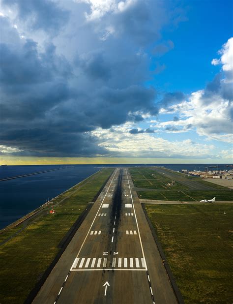 小牧空港から新潟空港：空の旅と地上の物語